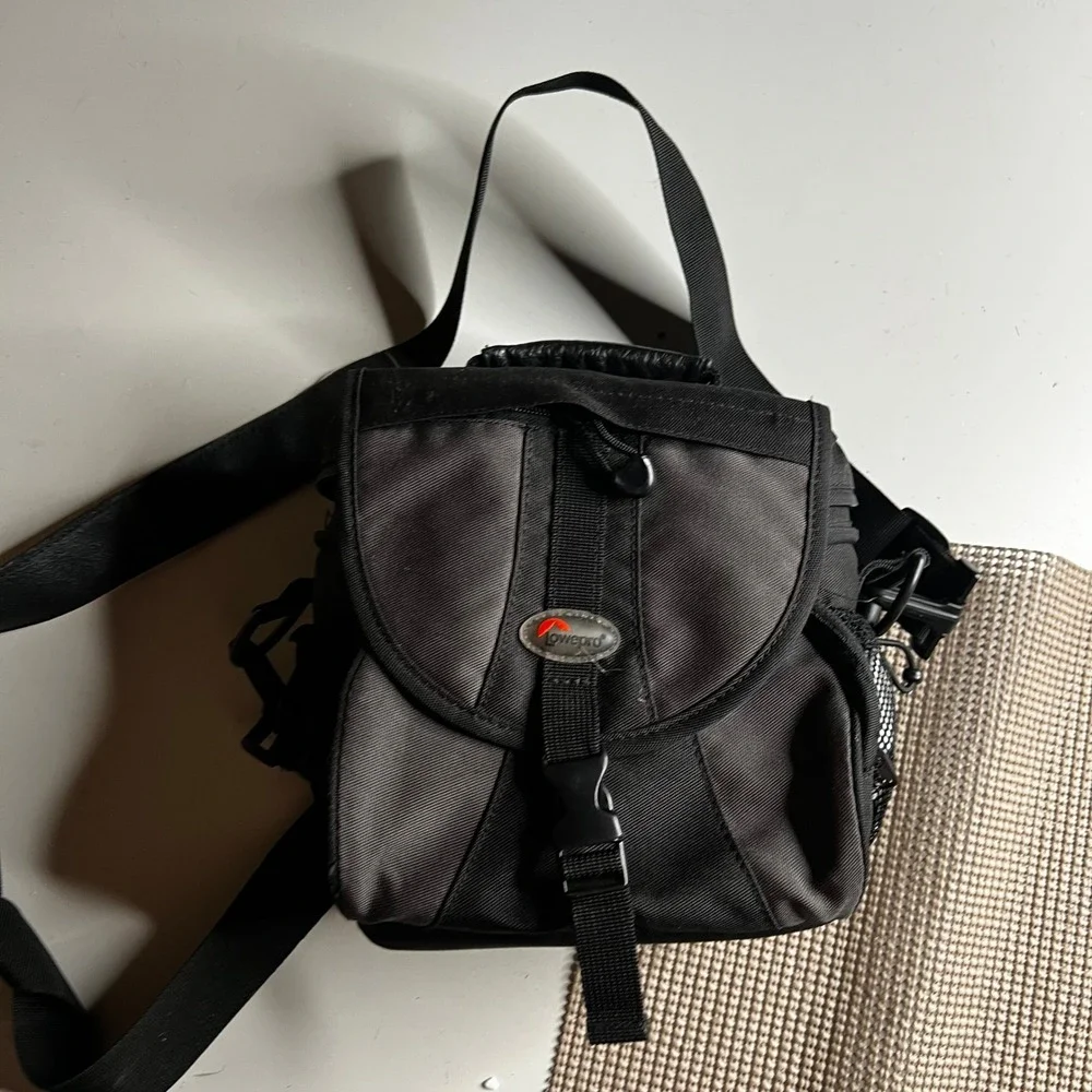 Lowepro EX 140 Camera Bag Black Gray Padded Shoulder Strap Belt Loop Case